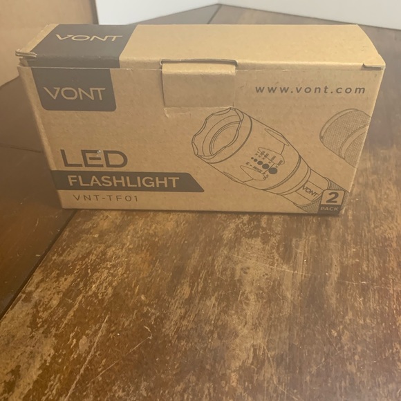 2 Vont LED Flash Light - Picture 1 of 4